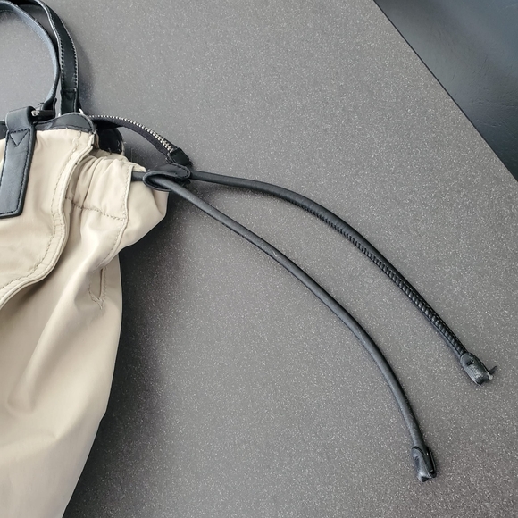 Burberry Kahki Buckleigh Tote - Picture 5 of 8